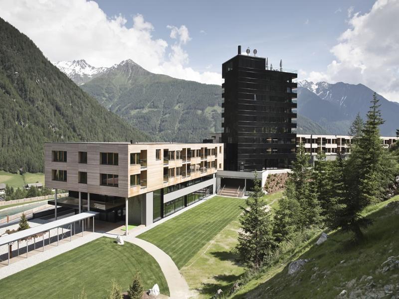 Hotel Gradonna Mountain & 4*