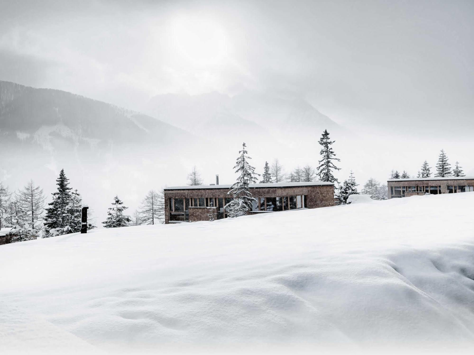 Hotel Gradonna Mountain & 4*
